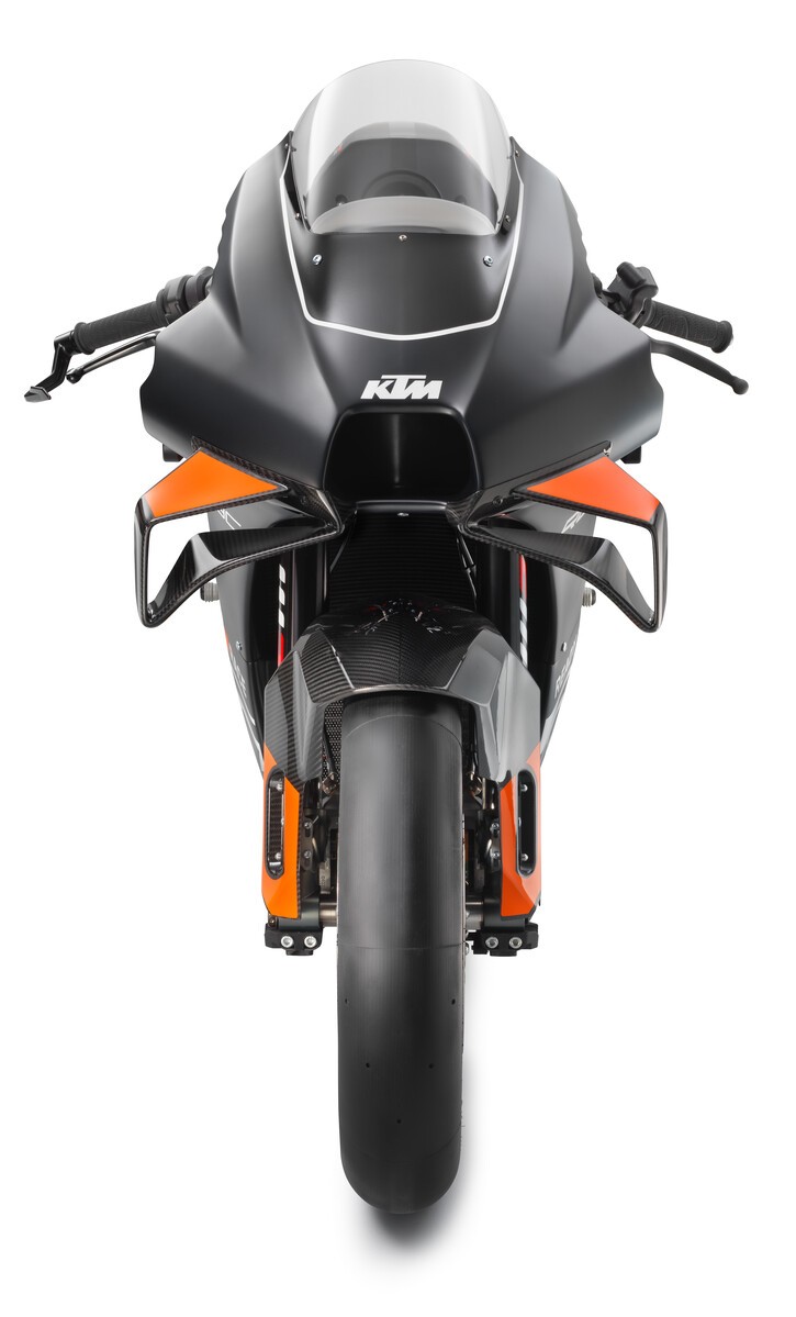 KTM RC 8C 2023: le immagini