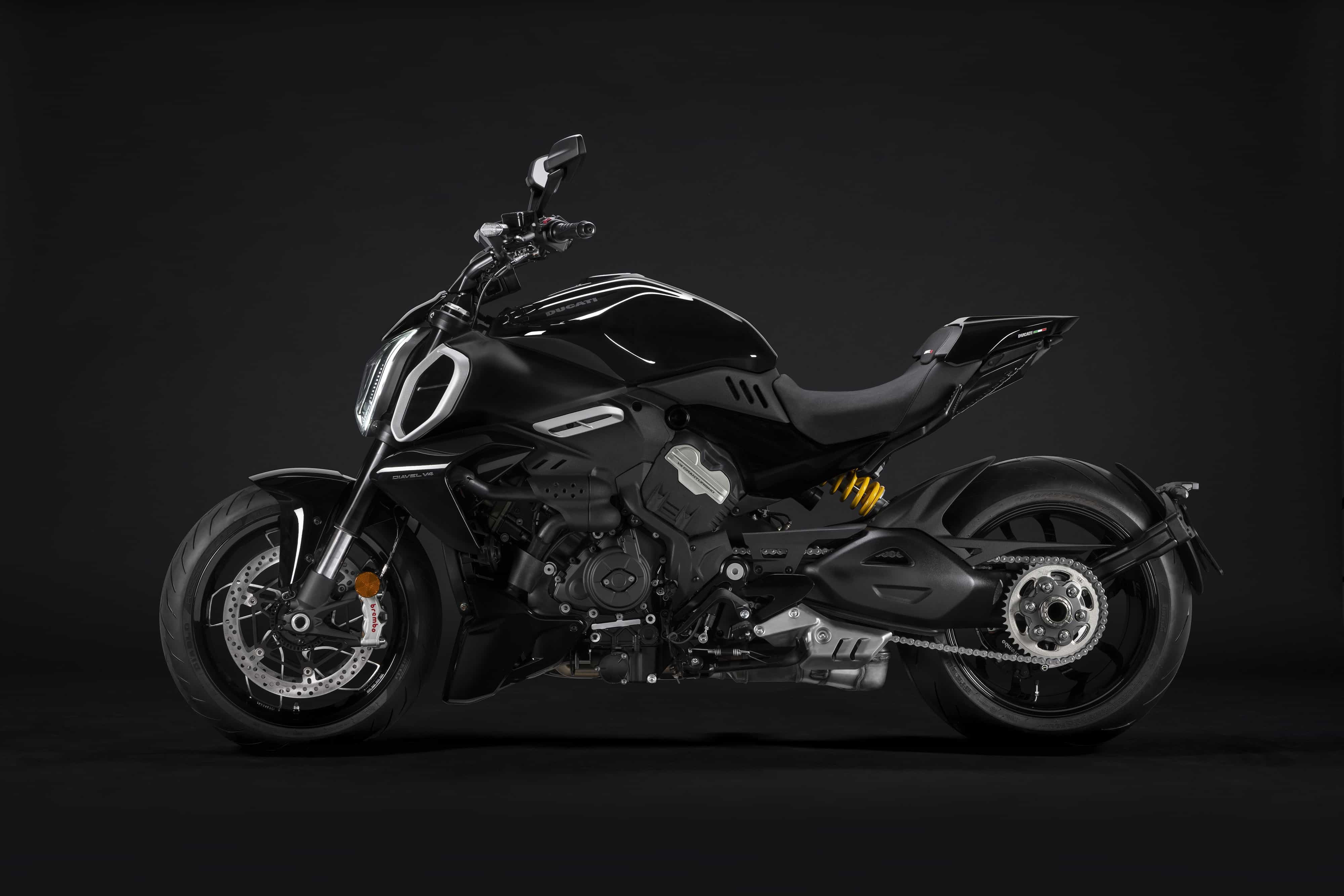 Ducati Diavel V4 2023: foto