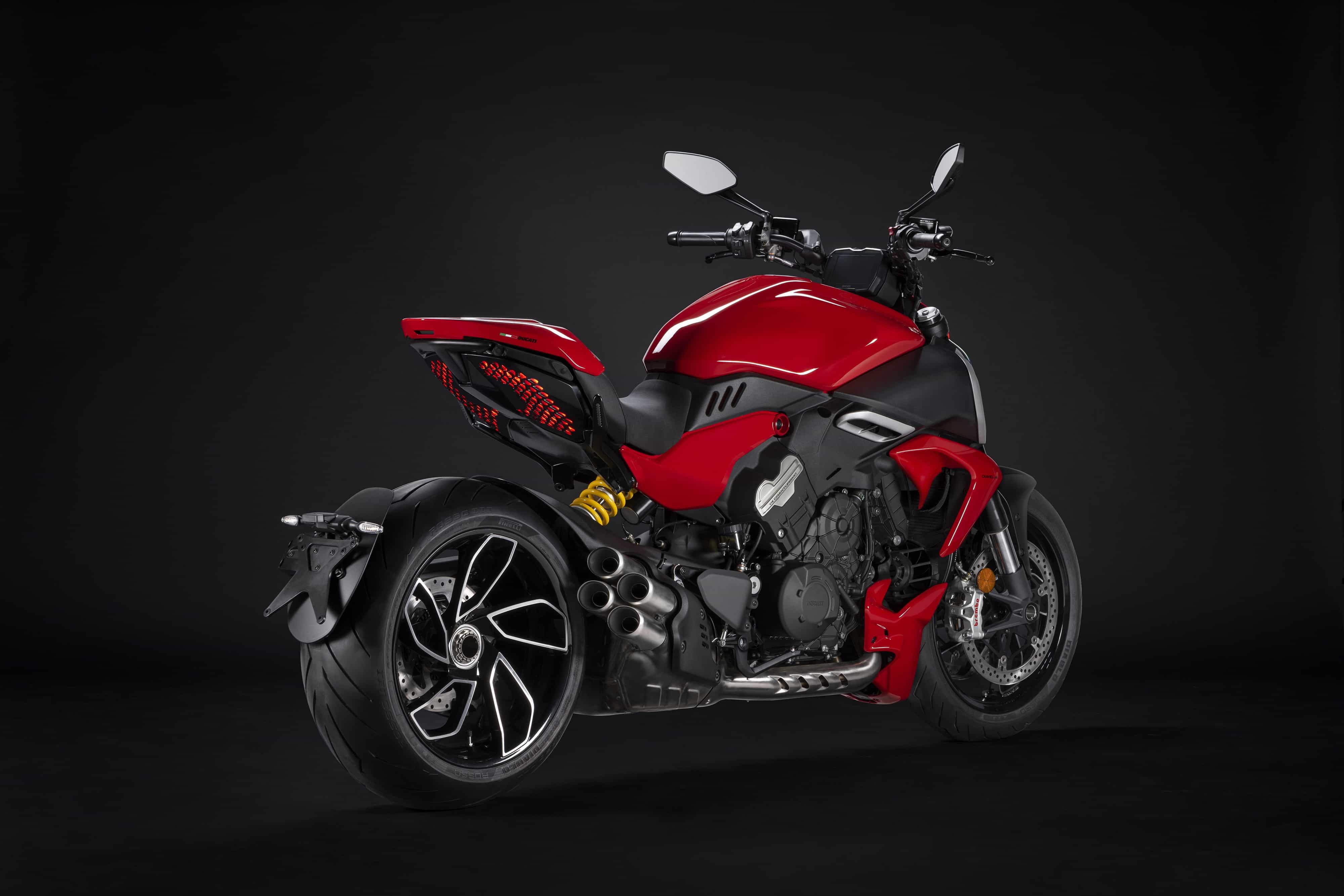 Ducati Diavel V4 2023: foto