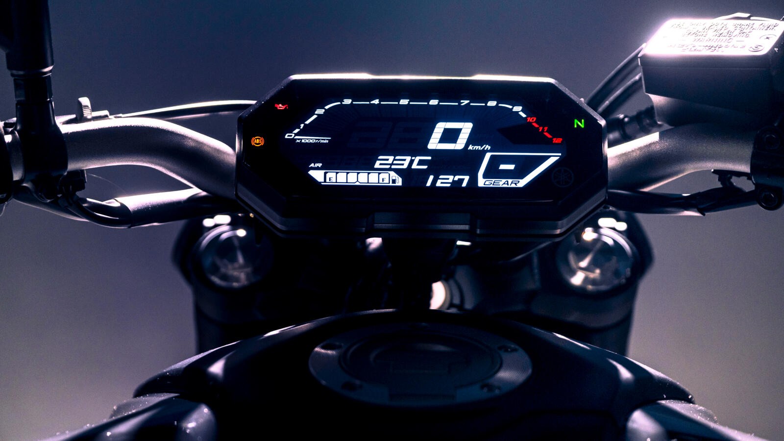 Yamaha MT-07 2023: le foto