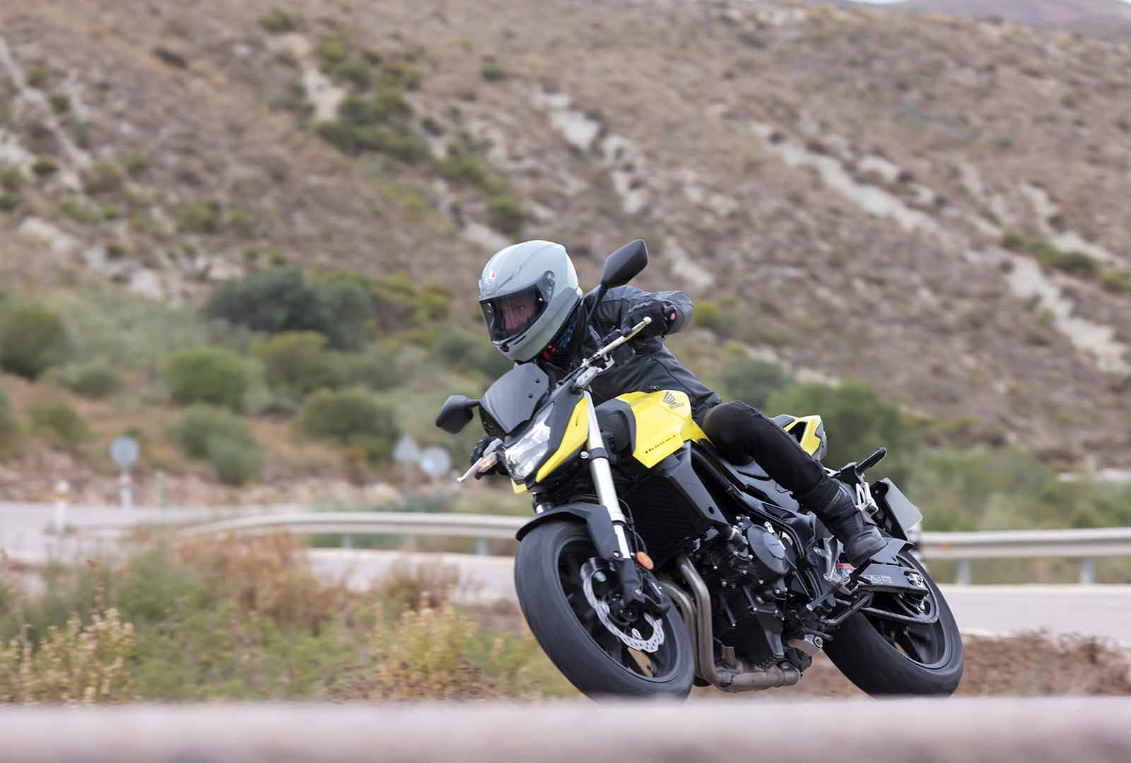 Honda CB750 Hornet: le foto della prova