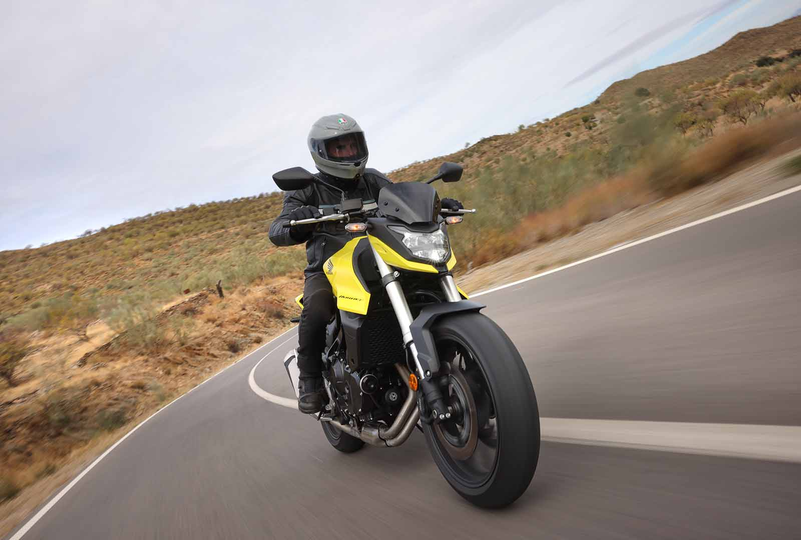 Honda CB750 Hornet: le foto della prova