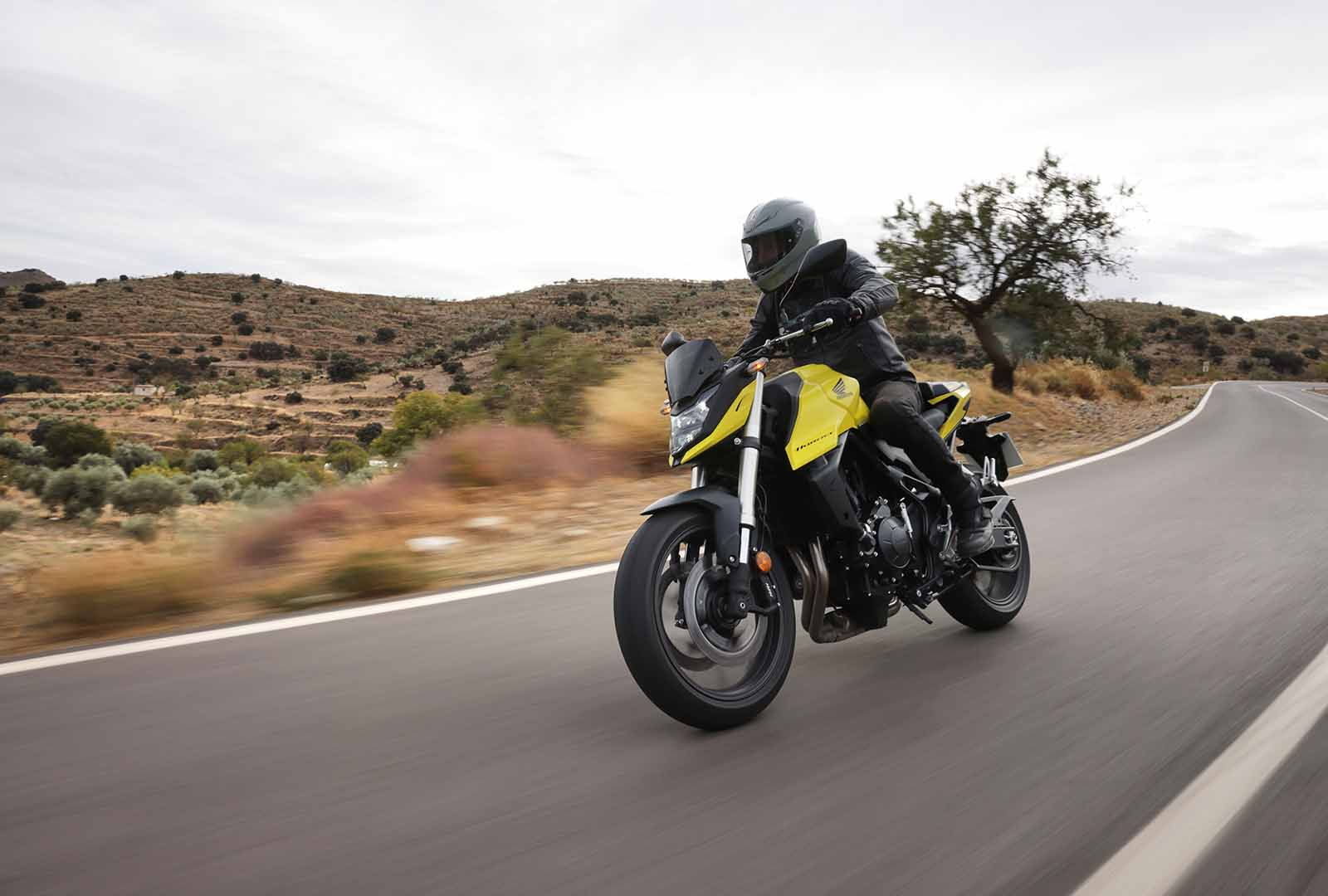 Honda CB750 Hornet: le foto della prova