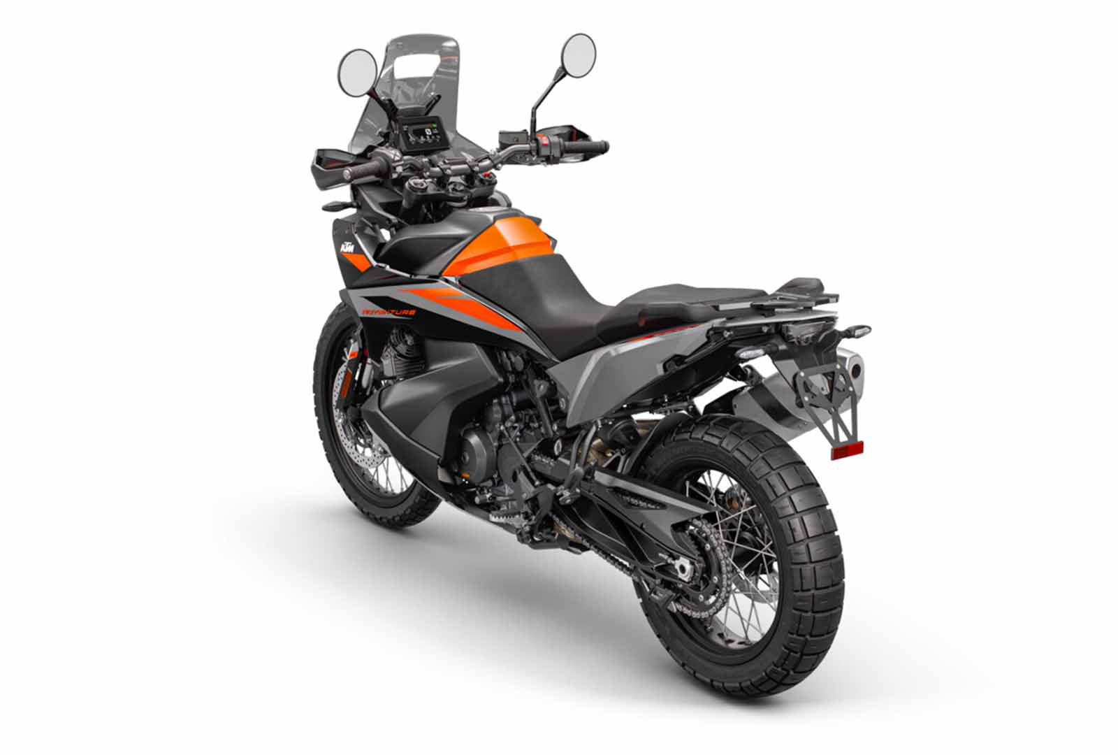 KTM 890 Adventure 2023: le foto