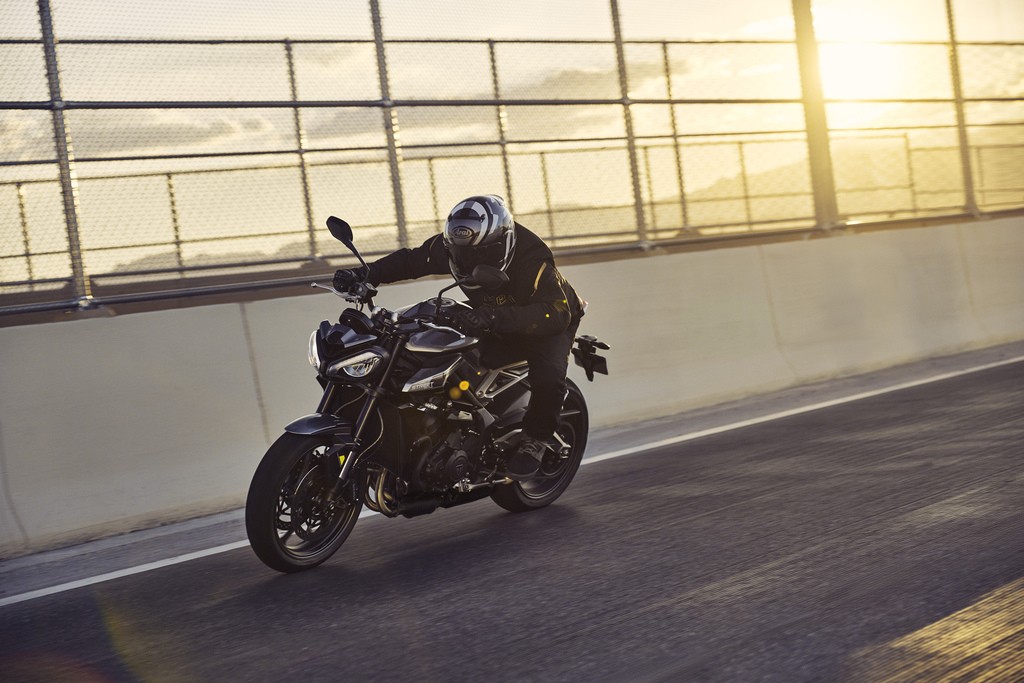 Triumph Street Triple 2023: foto