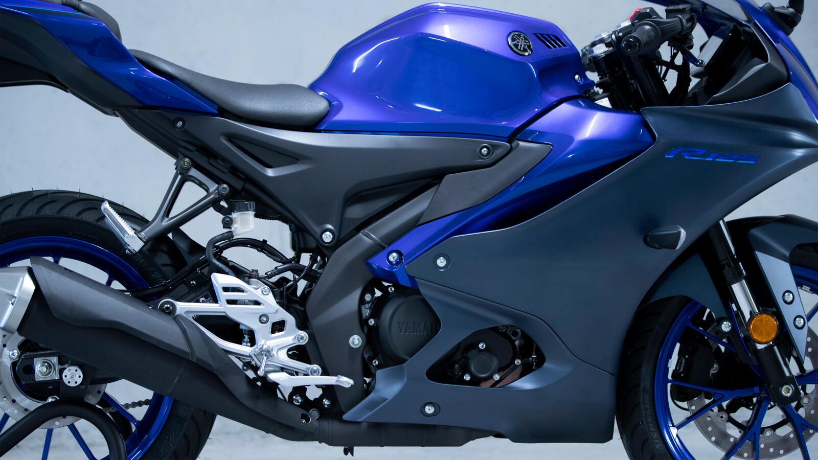 Yamaha svela la nuova R125 2023: foto