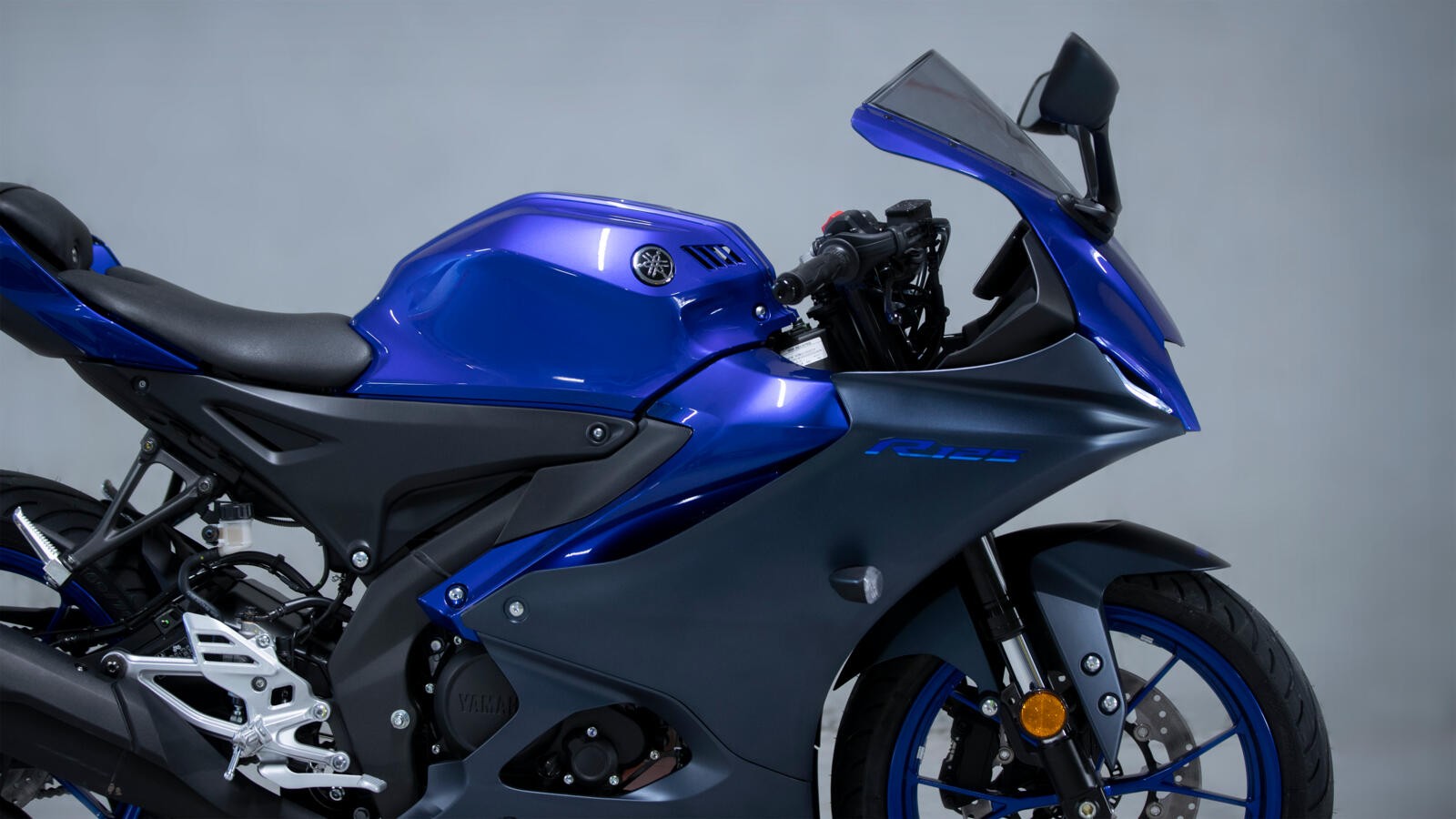 Yamaha svela la nuova R125 2023: foto