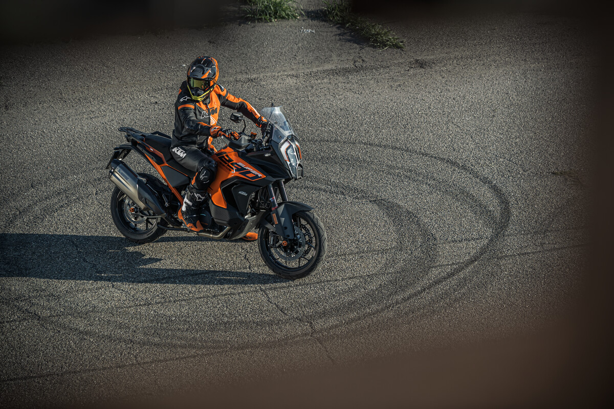 KTM 1290 Super Adventure S 2023: le foto