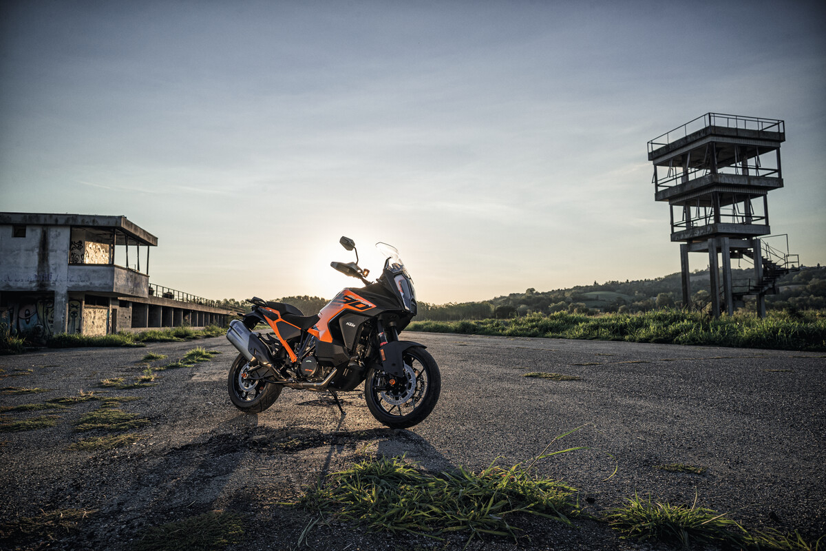 KTM 1290 Super Adventure S 2023: le foto