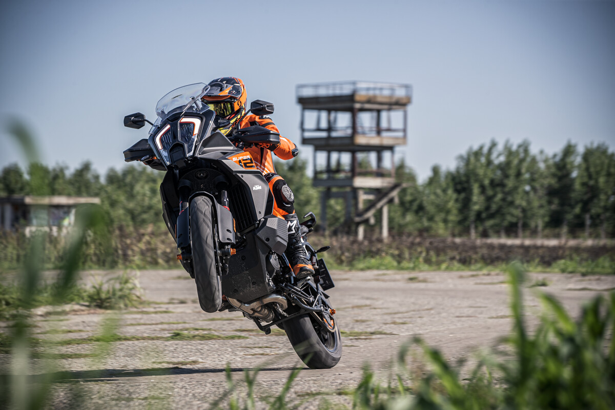 KTM 1290 Super Adventure S 2023: le foto