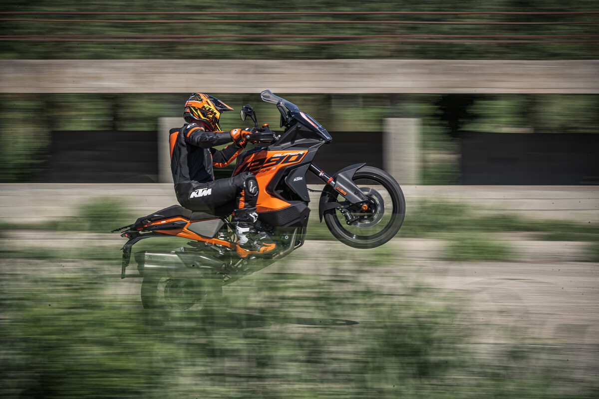 KTM 1290 Super Adventure S 2023: le foto