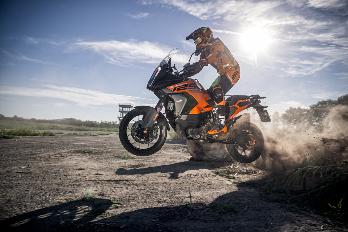 KTM 1290 Super Adventure S 2023: le foto