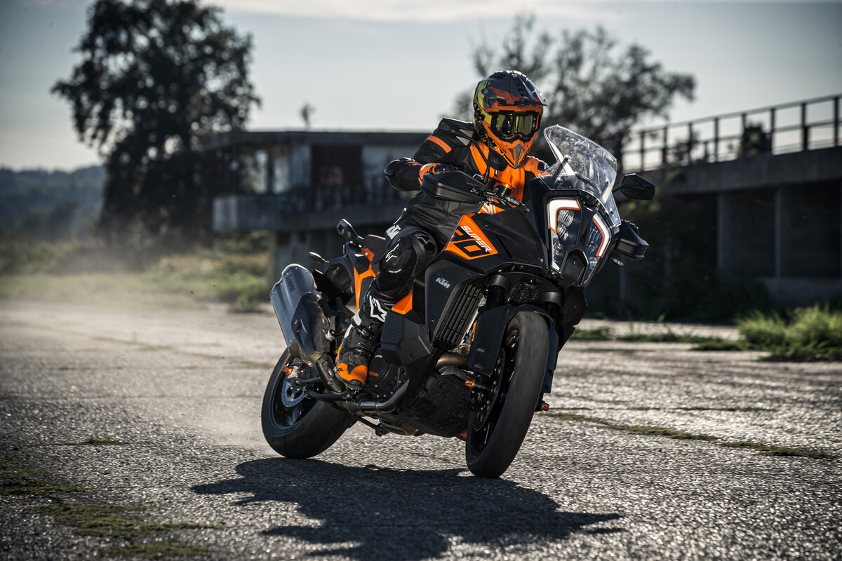 KTM 1290 Super Adventure S 2023: le foto