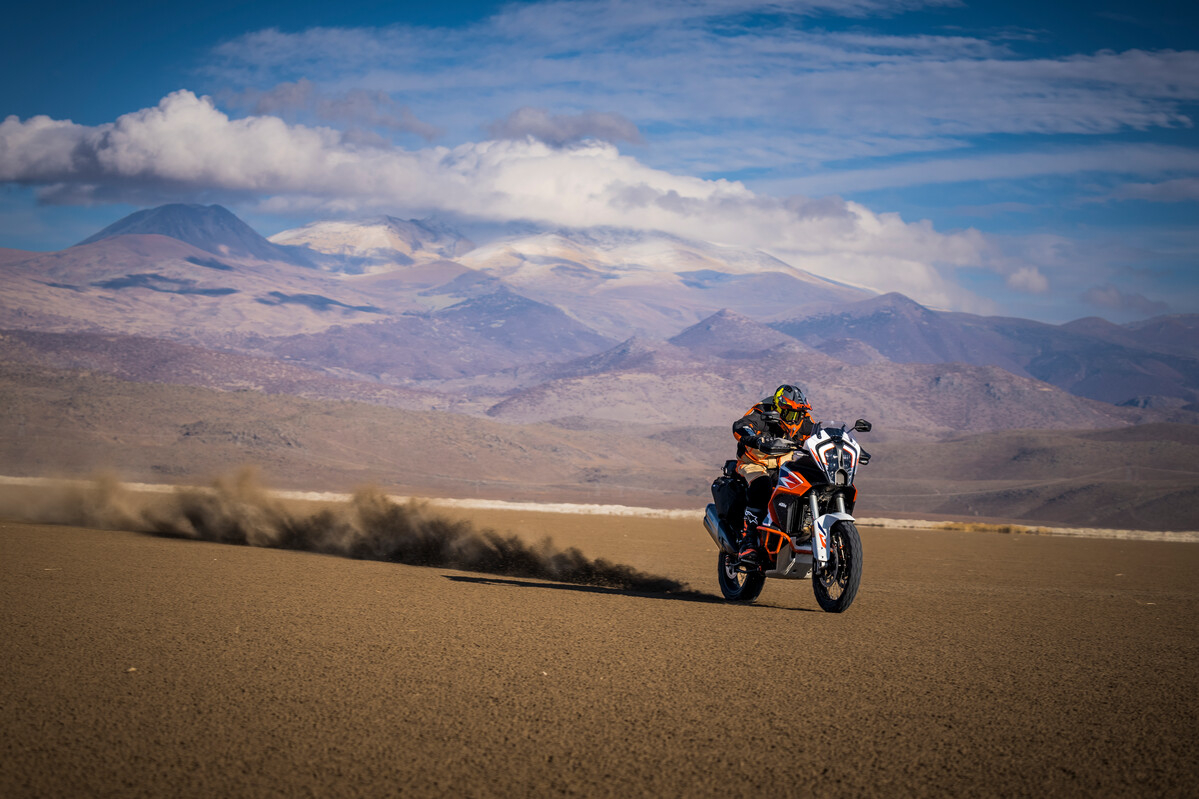 KTM 1290 Super Adventure R 2023: foto