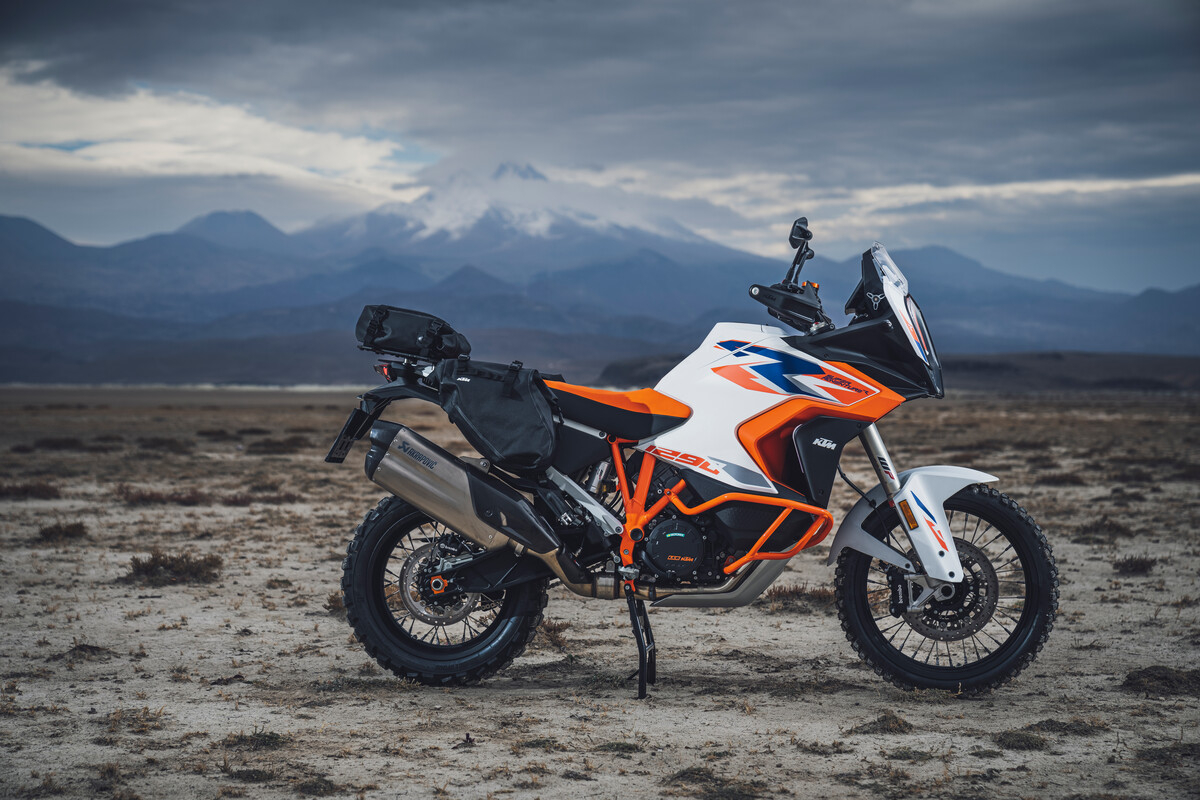 KTM 1290 Super Adventure R 2023: foto