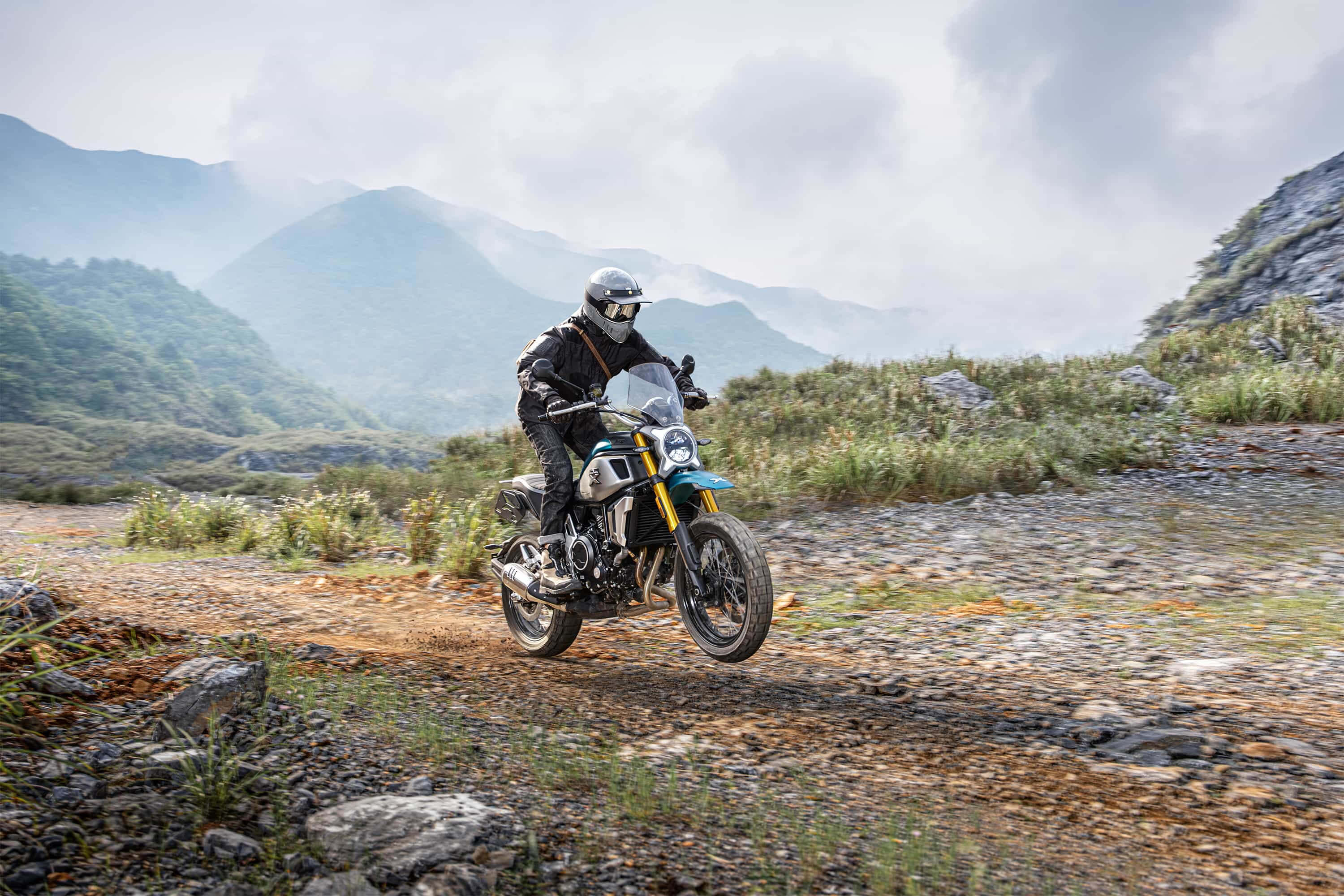 CFMoto 700CL-X Adventure: foto