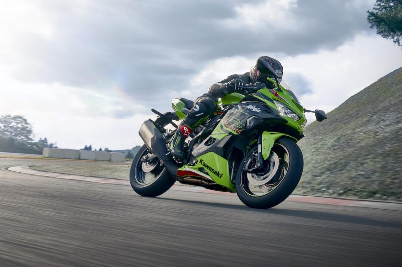 Kawasaki Ninja ZX4R la nuova supersport arriverà a settembre in due