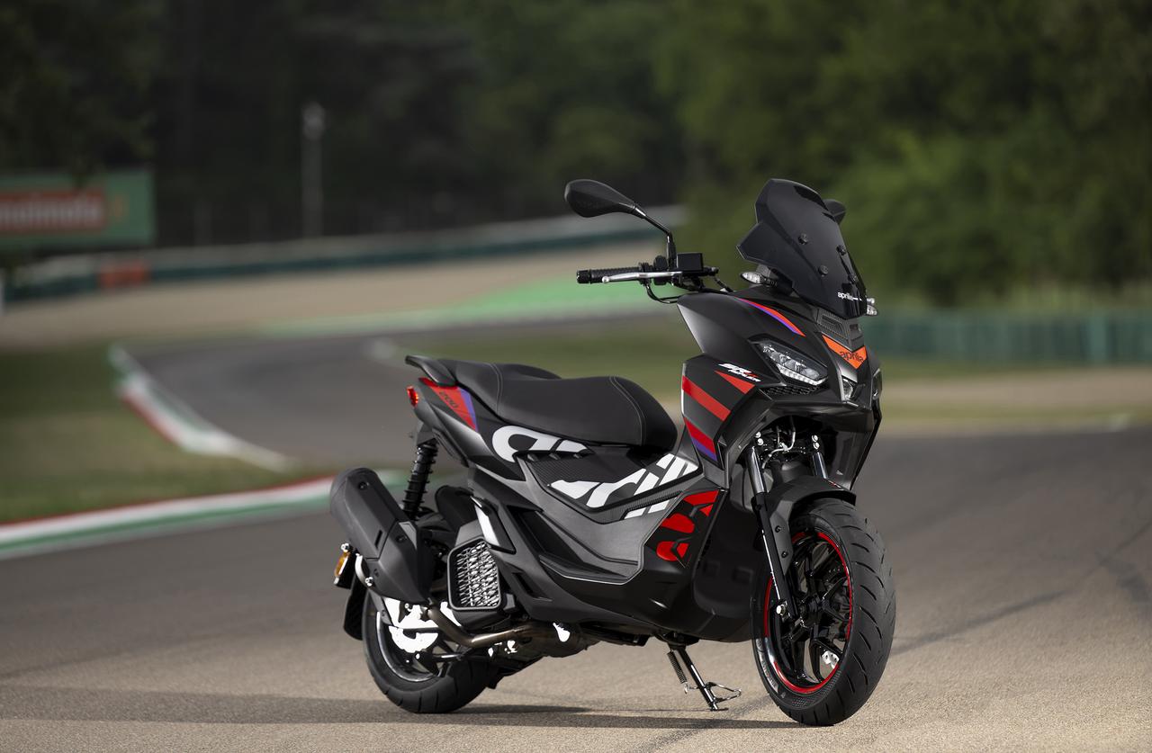 Aprilia Sr Gt Replica Debutta Il Nuovo Scooter Urban Adventure Foto